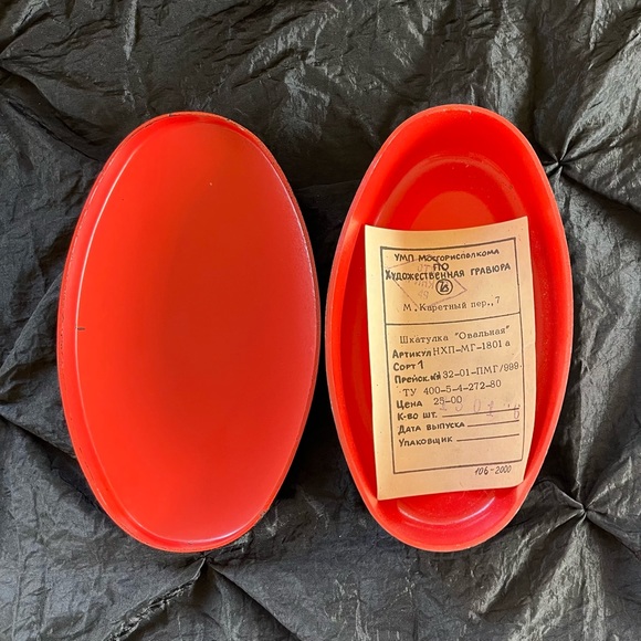 ⚡️SOLD⚡️ Vintage Russian Hand Painted Lady Black Lacquer Metal Oval Trinket Box - Picture 2 of 3